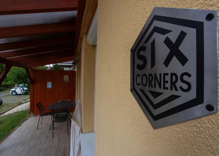 Six Corners - Sunny Corner